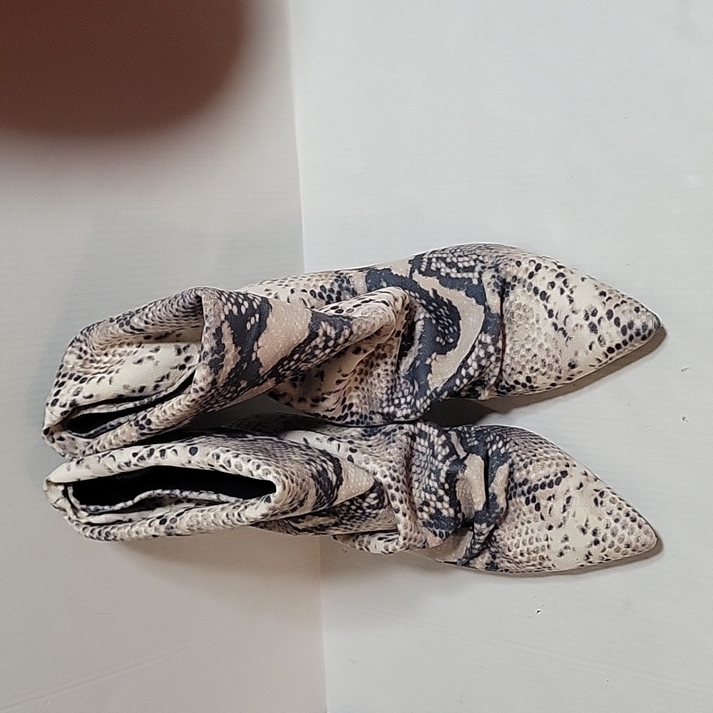 C brand snakeskin print with scrunchy detail, size 9